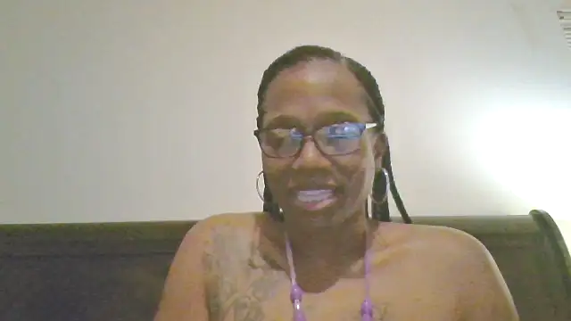 SweetCandy85 online show from October 15, 2025, 3:06 am