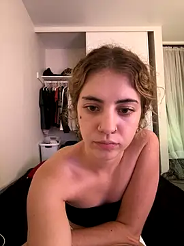 Snapshot of katiesxoxo3 chatting on October 14, 2025, 5:19 am katiesxoxo3 online show from October 14, 2025, 5:19 am