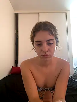Snapshot of katiesxoxo3 chatting on October 14, 2025, 9:04 pm katiesxoxo3 online show from October 14, 2025, 9:04 pm