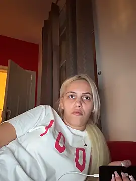 Andreea-Tina01A online show from October 13, 2025, 6:41 pm