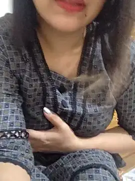 Tanha18 online show from November 4, 2025, 9:58 pm