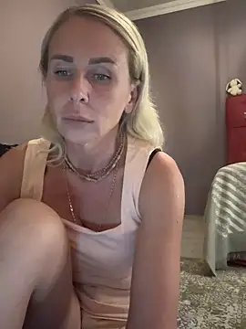 Snapshot of ElenabonyX chatting on October 22, 2025, 5:24 pm ElenabonyX online show from October 22, 2025, 5:24 pm