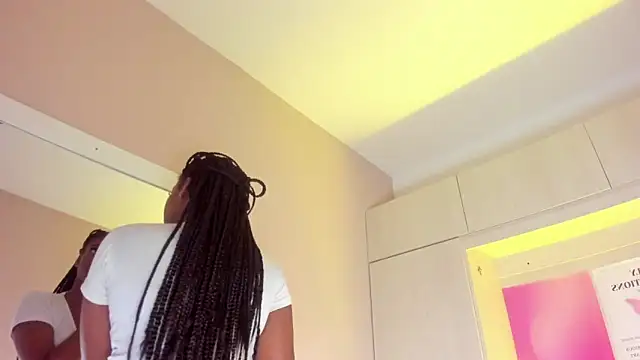 MaraBaker online show from December 17, 2025, 12:00 pm