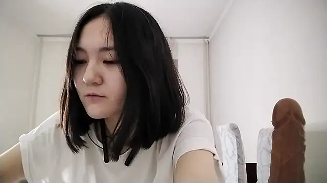 Lyndasilk online show from November 2, 2025, 2:19 pm