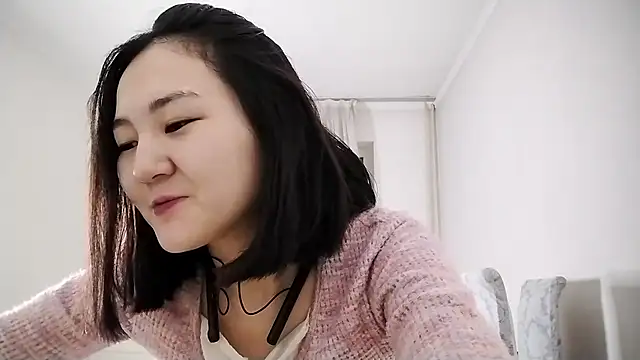 Lyndasilk online show from November 7, 2025, 3:12 pm