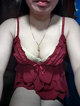 LeanaLy online show from November 3, 2025, 7:42 am