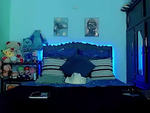 LuisStevens online show from October 15, 2025, 2:44 am