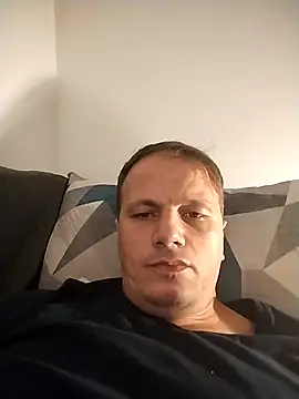 Snapshot of Iuliancatalin38 chatting on October 11, 2025, 6:28 pm Iuliancatalin38 online show from October 11, 2025, 6:28 pm