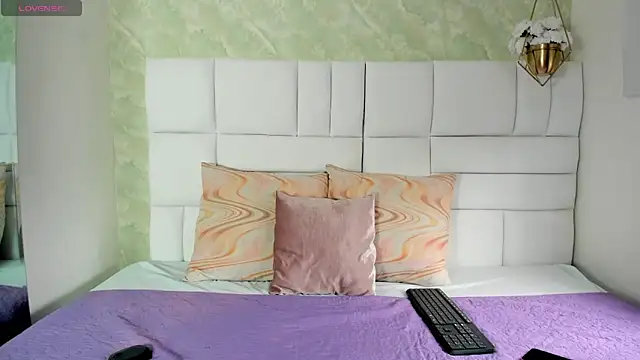 denisse khan online show from April 10, 2026, 10:14 pm