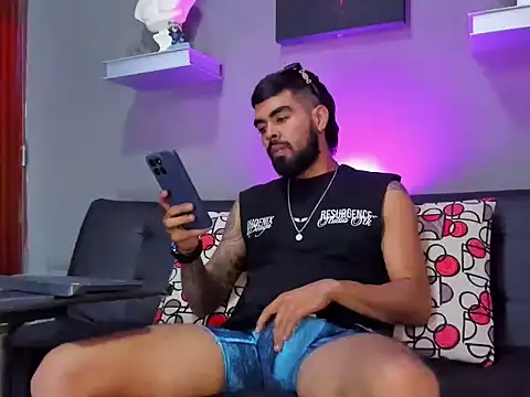 black kameron  online show from November 4, 2025, 9:36 pm