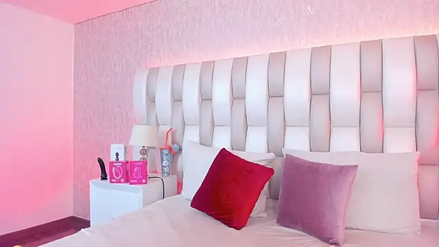 Ari lynn  online show from April 3, 2026, 3:15 am