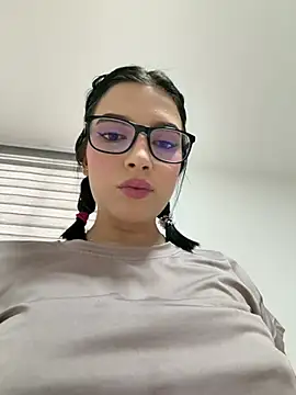 Snapshot of l0lita_sweet chatting on April 26, 2026, 9:23 pm l0lita sweet online show from April 26, 2026, 9:23 pm