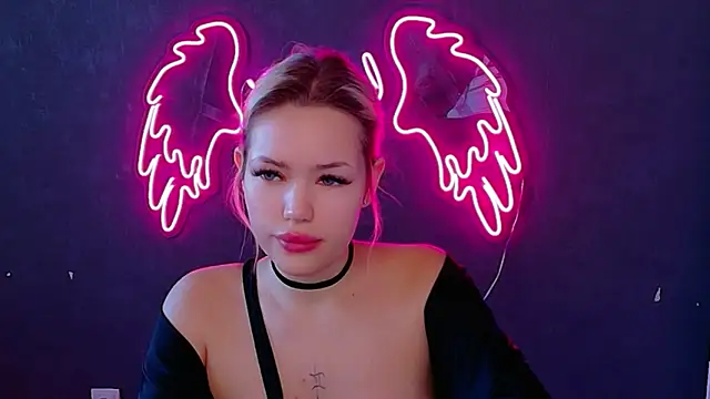 Snapshot of Eva_Mooor chatting on November 15, 2025, 7:38 am Eva Mooor online show from November 15, 2025, 7:38 am