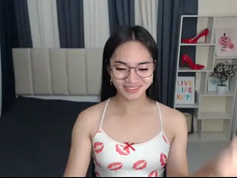 Snapshot of PetiteAsianMarian chatting on October 21, 2025, 5:46 pm PetiteAsianMarian online show from October 21, 2025, 5:46 pm