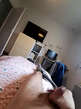 nico33000a online show from December 15, 2025, 9:35 am