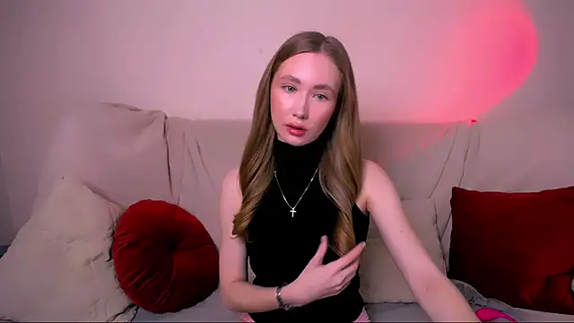 EllyColins online show from April 5, 2026, 2:53 am