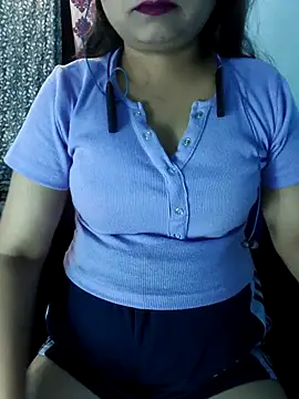 Snapshot of Model_Show01 chatting on November 17, 2025, 4:13 pm Model Show01 online show from November 17, 2025, 4:13 pm