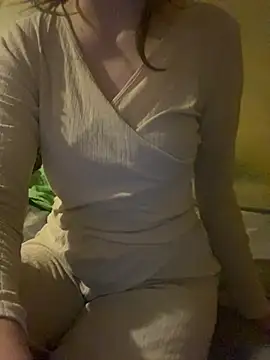 KittieCreme online show from February 6, 2026, 5:49 pm