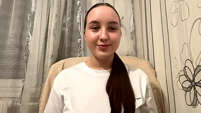 DaisyMolly online show from October 14, 2025, 9:04 pm