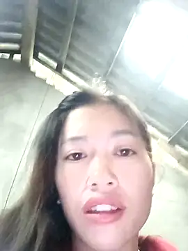 Snapshot of -Paige- chatting on October 27, 2025, 11:41 pm -Paige- online show from October 27, 2025, 11:41 pm