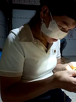 Snapshot of nat-tri chatting on October 13, 2025, 5:57 pm nat-tri online show from October 13, 2025, 5:57 pm