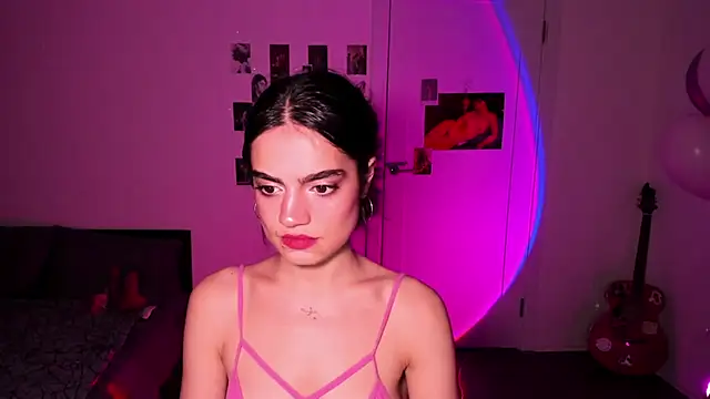 Snapshot of nightfloatt chatting on October 24, 2025, 9:44 pm nightfloatt online show from October 24, 2025, 9:44 pm