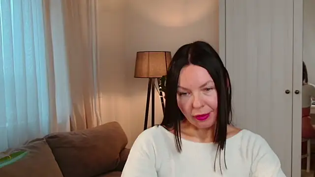 Snapshot of LittleNicolee chatting on December 15, 2025, 1:04 pm LittleNicolee online show from December 15, 2025, 1:04 pm