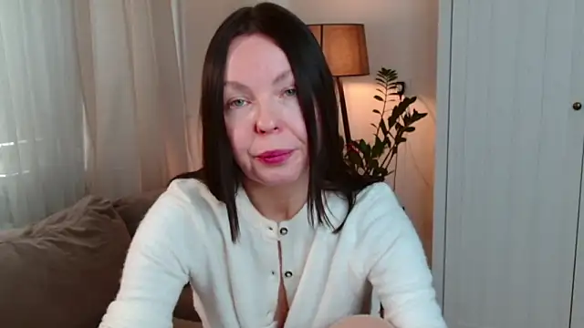 Snapshot of LittleNicolee chatting on February 9, 2026, 12:31 pm LittleNicolee online show from February 9, 2026, 12:31 pm