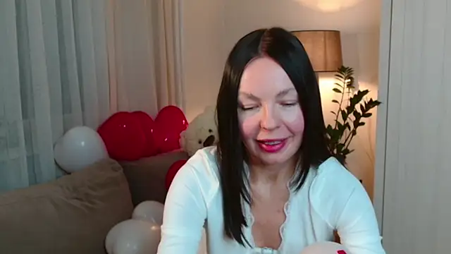 Snapshot of LittleNicolee chatting on February 13, 2026, 6:48 pm LittleNicolee online show from February 13, 2026, 6:48 pm