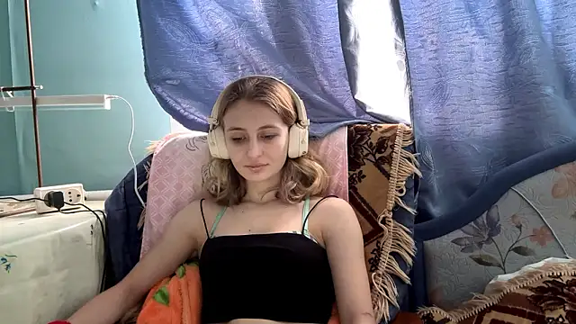 AmeliLia online show from February 8, 2026, 6:06 am