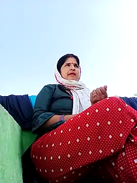 Karishma cute online show from November 13, 2025, 8:02 am