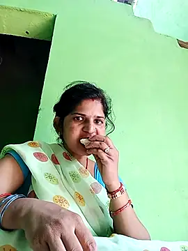 Karishma cute online show from November 22, 2025, 6:45 am