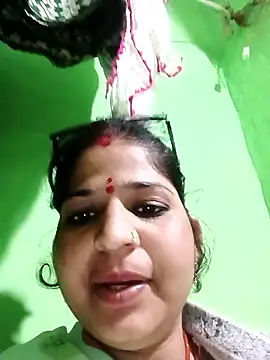 Karishma cute online show from January 16, 2026, 2:32 pm