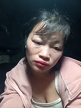 siusiu-00 online show from December 17, 2025, 8:37 pm