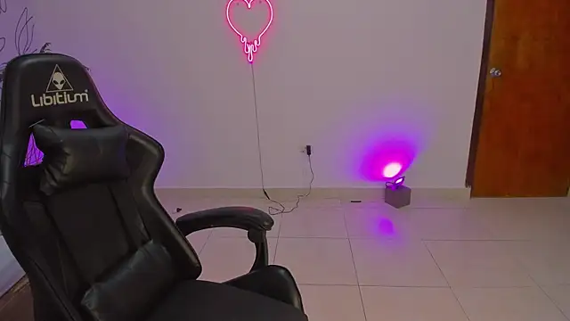 Snapshot of merida_06 chatting on November 7, 2025, 3:06 am merida 06 online show from November 7, 2025, 3:06 am