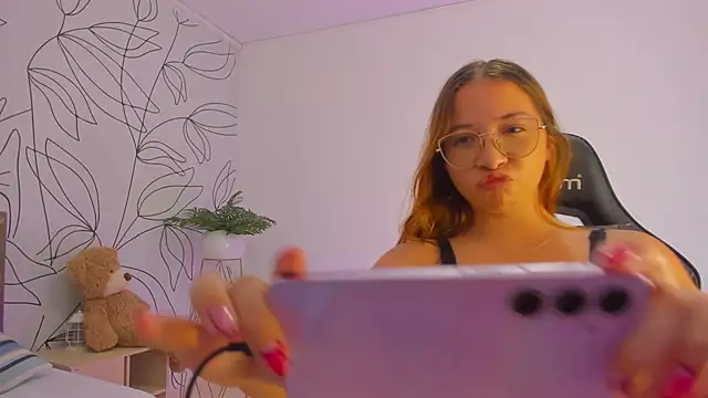 Snapshot of merida_06 chatting on November 19, 2025, 9:48 pm merida 06 online show from November 19, 2025, 9:48 pm