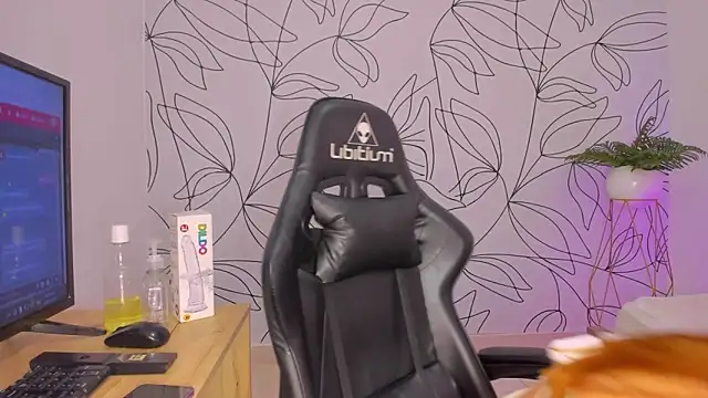 Snapshot of merida_06 chatting on November 25, 2025, 2:33 am merida 06 online show from November 25, 2025, 2:33 am