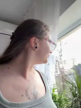 Amy  Leee  online show from April 26, 2026, 12:36 pm