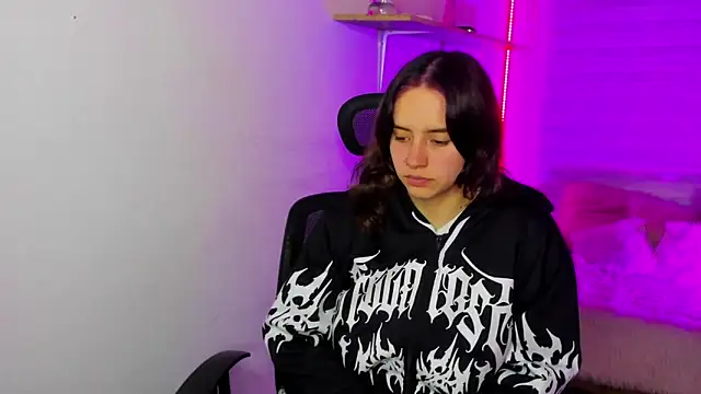 Emily Lindey online show from November 30, 2025, 3:21 am