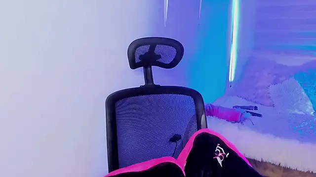 Emily Lindey online show from January 14, 2026, 3:34 am