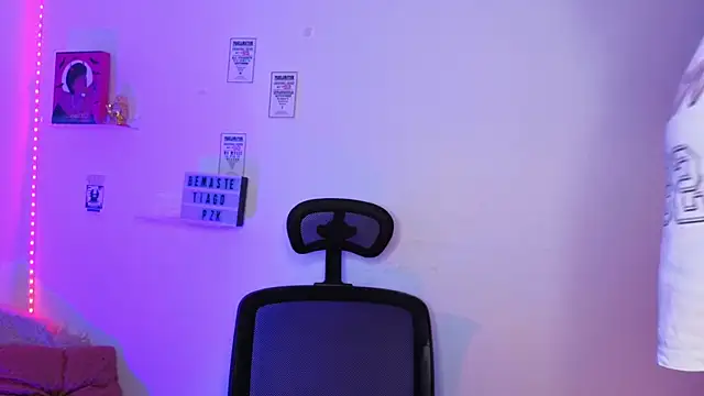 Emily Lindey online show from March 25, 2026, 7:25 am