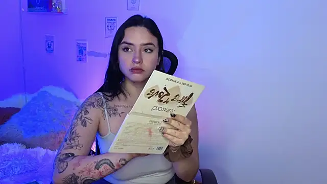 Emily Lindey online show from April 12, 2026, 4:06 am