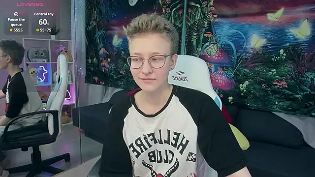 EllaSloan online show from October 21, 2025, 6:03 am
