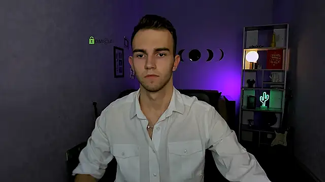 astren villo online show from December 19, 2025, 8:05 pm