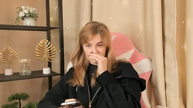ShawnaBirge online show from October 15, 2025, 8:36 am