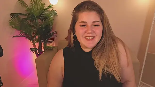 Scarlet Sinera online show from October 14, 2025, 11:00 am