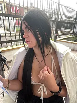 PamelaJonsom  online show from April 28, 2026, 2:33 pm