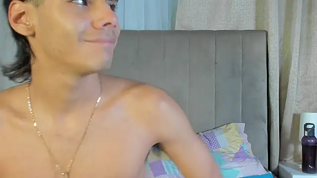 Kendra and liam online show from October 19, 2025, 11:44 am