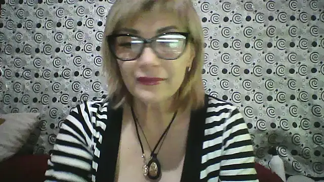 Lia Ray online show from November 4, 2025, 7:13 pm