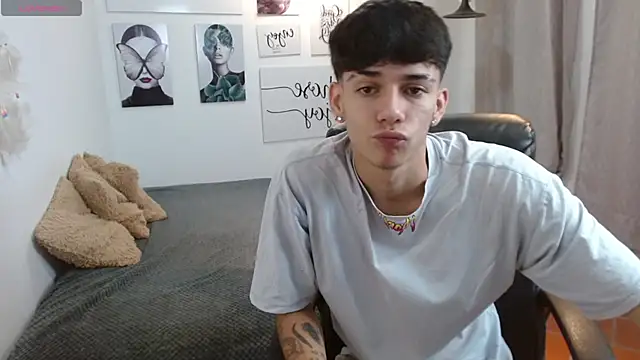 AmethystShadow17 online show from October 30, 2025, 4:41 pm